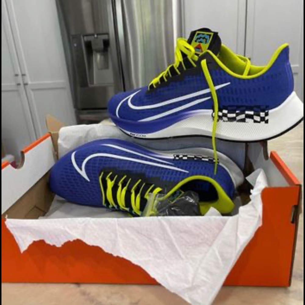 New with box. Size 10 mens Nike Air Zoom Pegasus 37 AS
